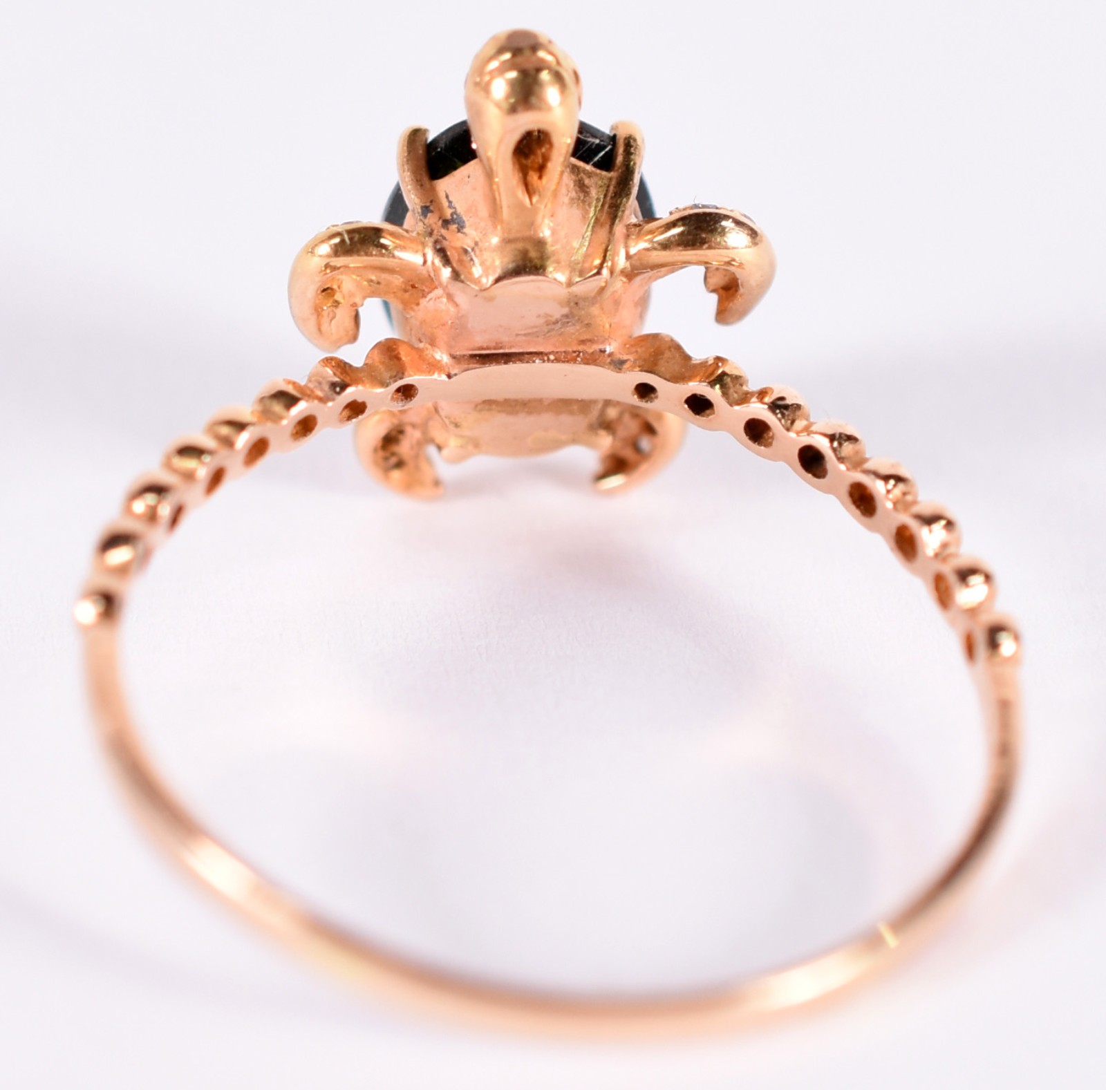 Anel de ouro 18 k feitio tartaruga com 1 turmalina oval verde tendo... - foto 3 de 3