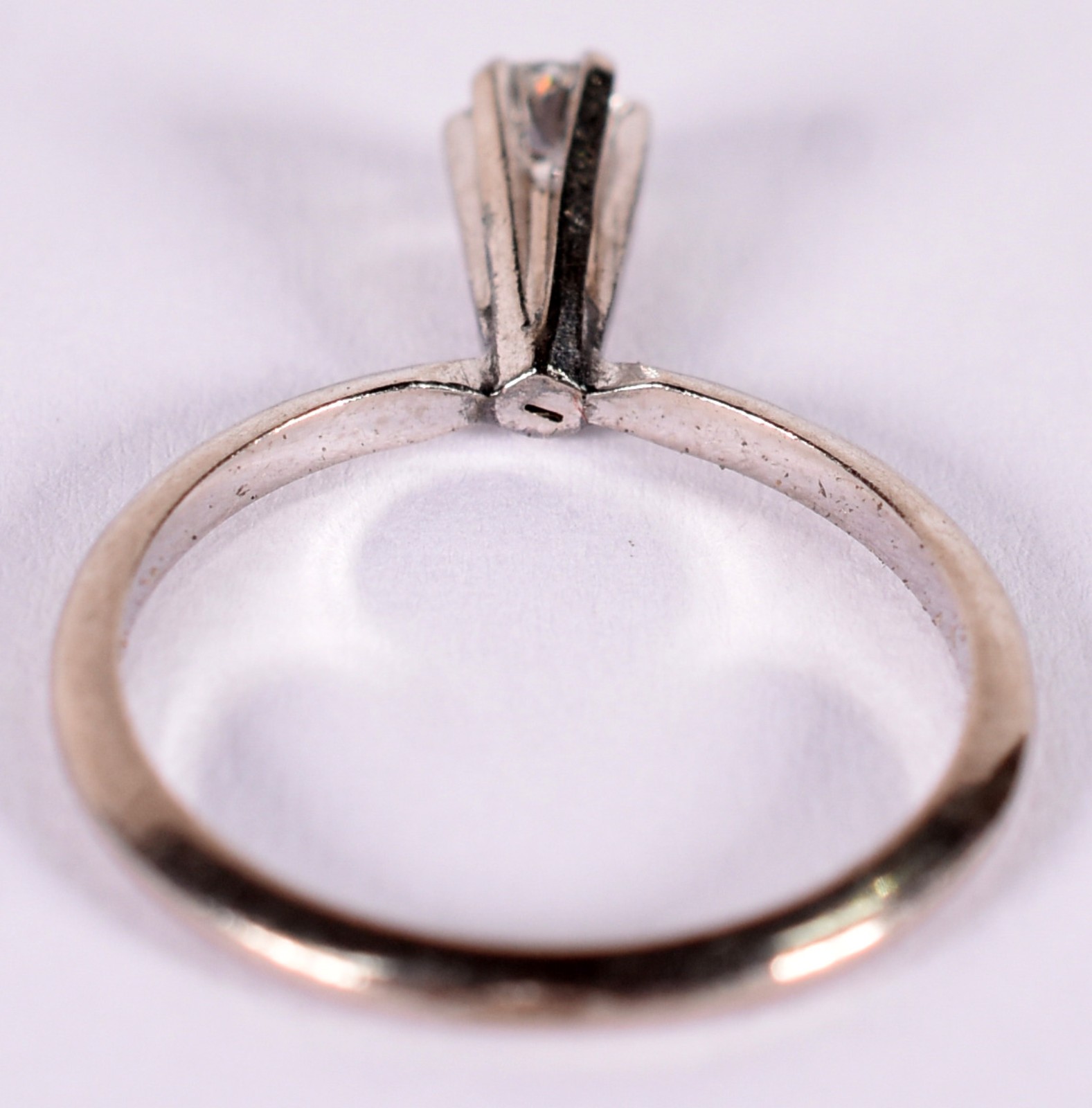 Anel solitário em ouro branco com brilhante extra de 0,10 ct... - foto 3 de 3