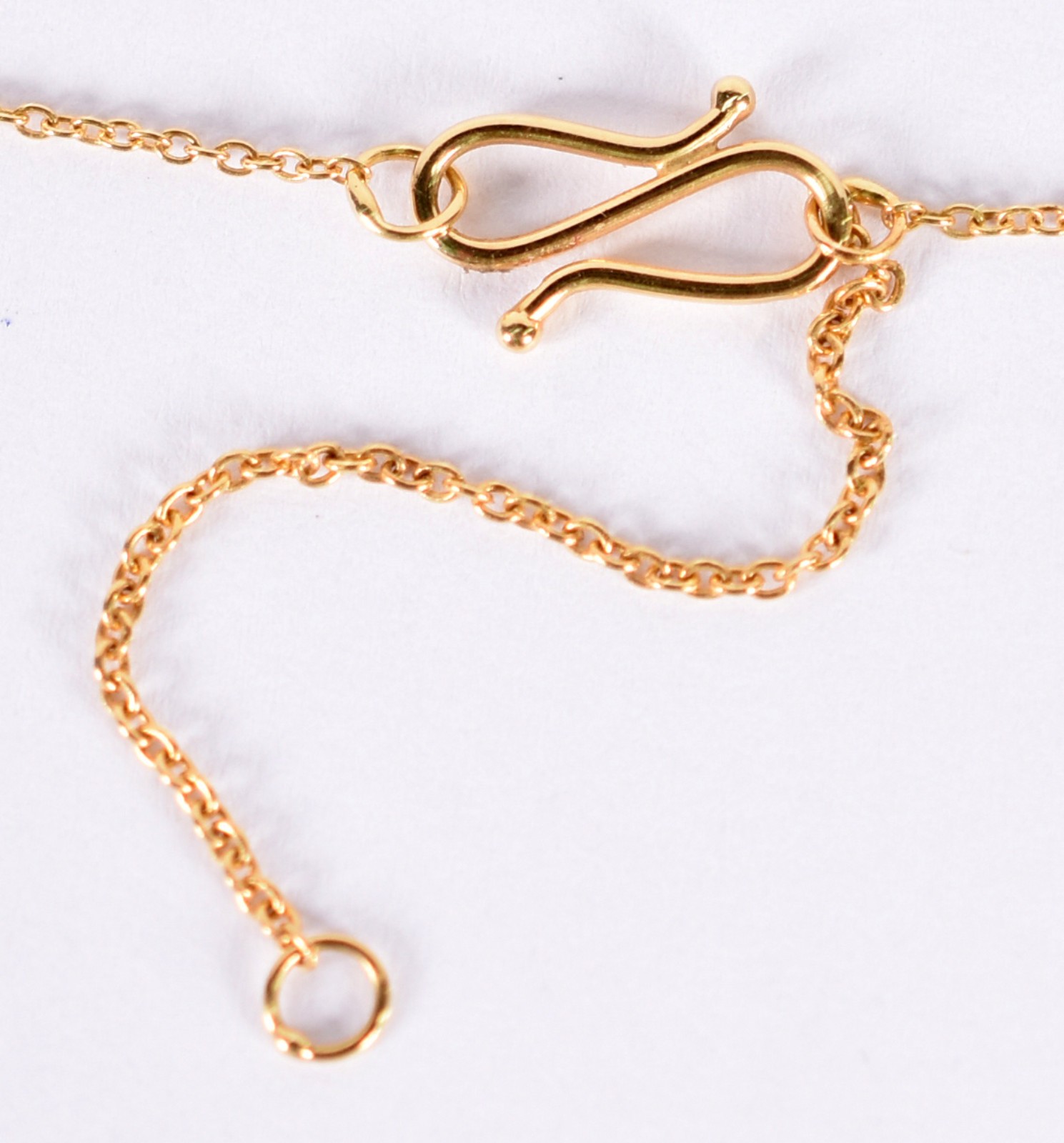 Cordão com pingente feitio ferradura em ouro 18 k com 13 diamantes... - foto 4 de 4