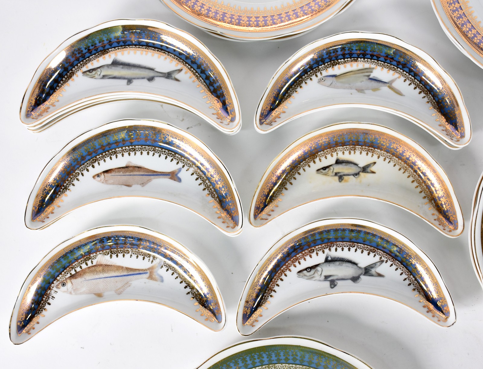 Aparelho para peixe de porcelana Nacional composto de 12 pratos... - foto 2 de 4