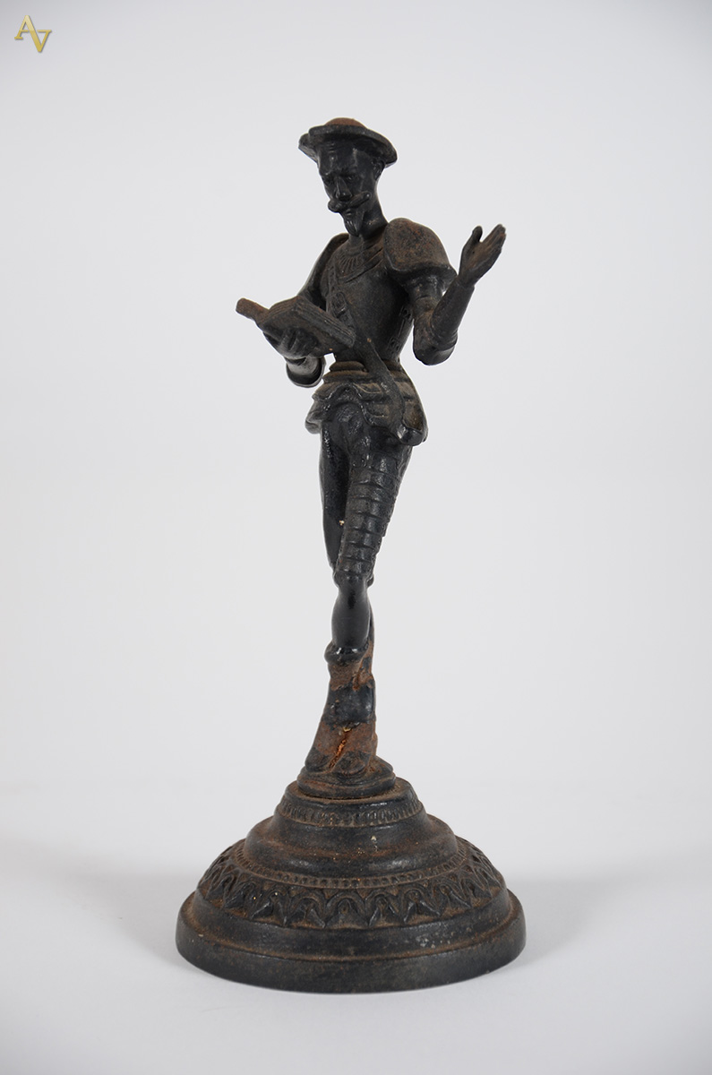 Estatueta de metal representando Dom Quixote, alt. 20 cm. - foto 1 de 2