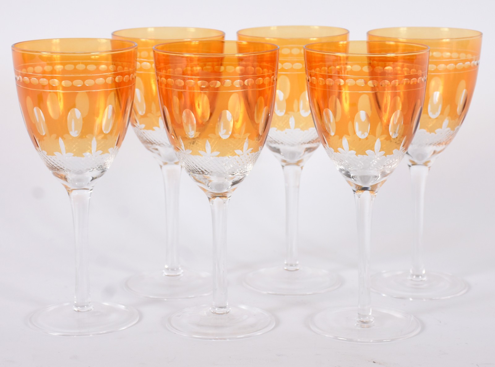 Doze taças para vinho em demi cristal doublé lapidado na cor laranja. - foto 3 de 5