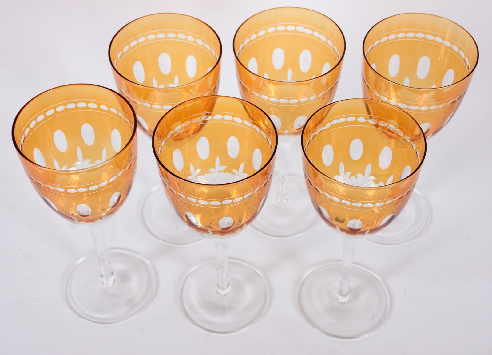 Doze taças para vinho em demi cristal doublé lapidado na cor laranja. - foto 4 de 5