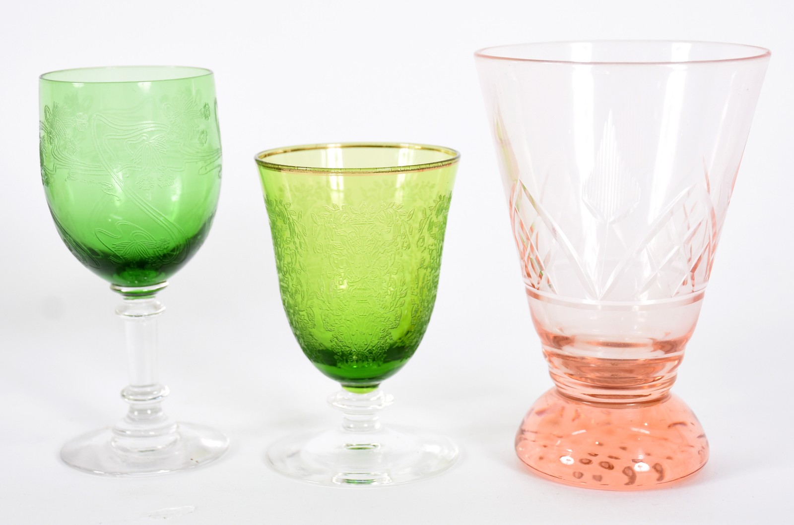 Quinze cálices de pé alto em cristal e vidro de diferentes modelos e... - foto 3 de 4