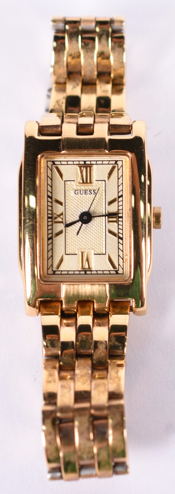 Relógio GUESS feminino, pulseira e número dourados (Por motivos de... - foto 1 de 7