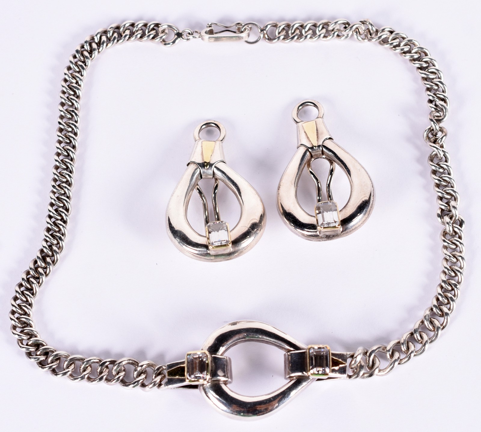 Conjunto composto de gargantilha corrente feitio gota detalhes em... - foto 1 de 4