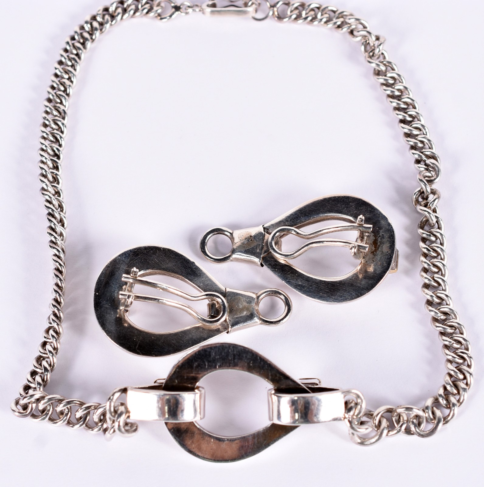 Conjunto composto de gargantilha corrente feitio gota detalhes em... - foto 3 de 4