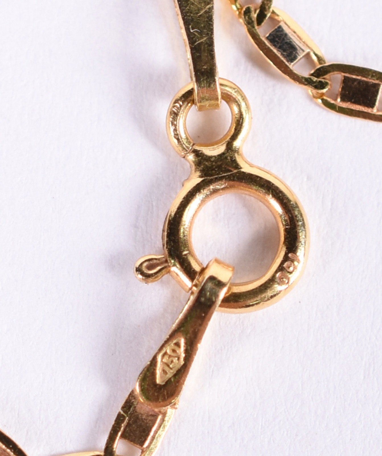 Conjunto composto de 2 cordões e pulseira em ouro 18 k contrastados... - foto 3 de 4
