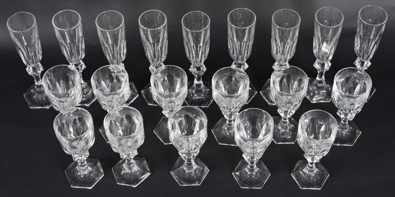 Conjunto de taças de cristal da Bohemia facetado, composto de 9... - foto 3 de 4
