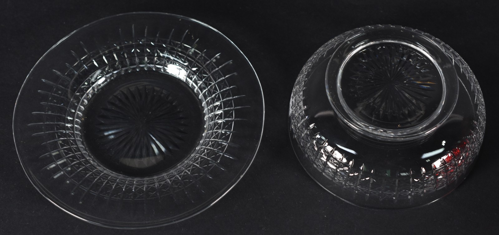 Duas compoteiras, sendo uma de cristal lapidado com presentoir e uma... - foto 4 de 4