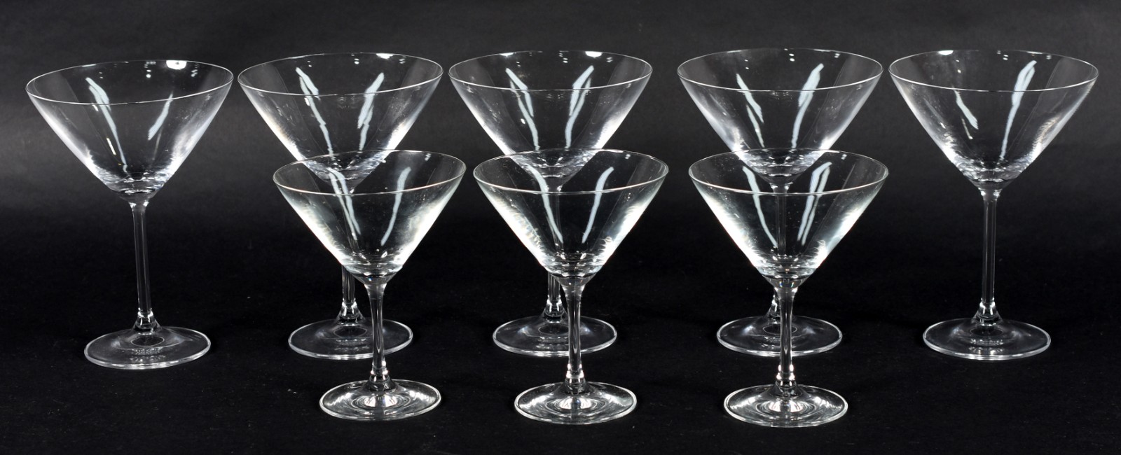 Oito taças de cristal para Dry Martini composto de 5 grandes e 3... - foto 1 de 3