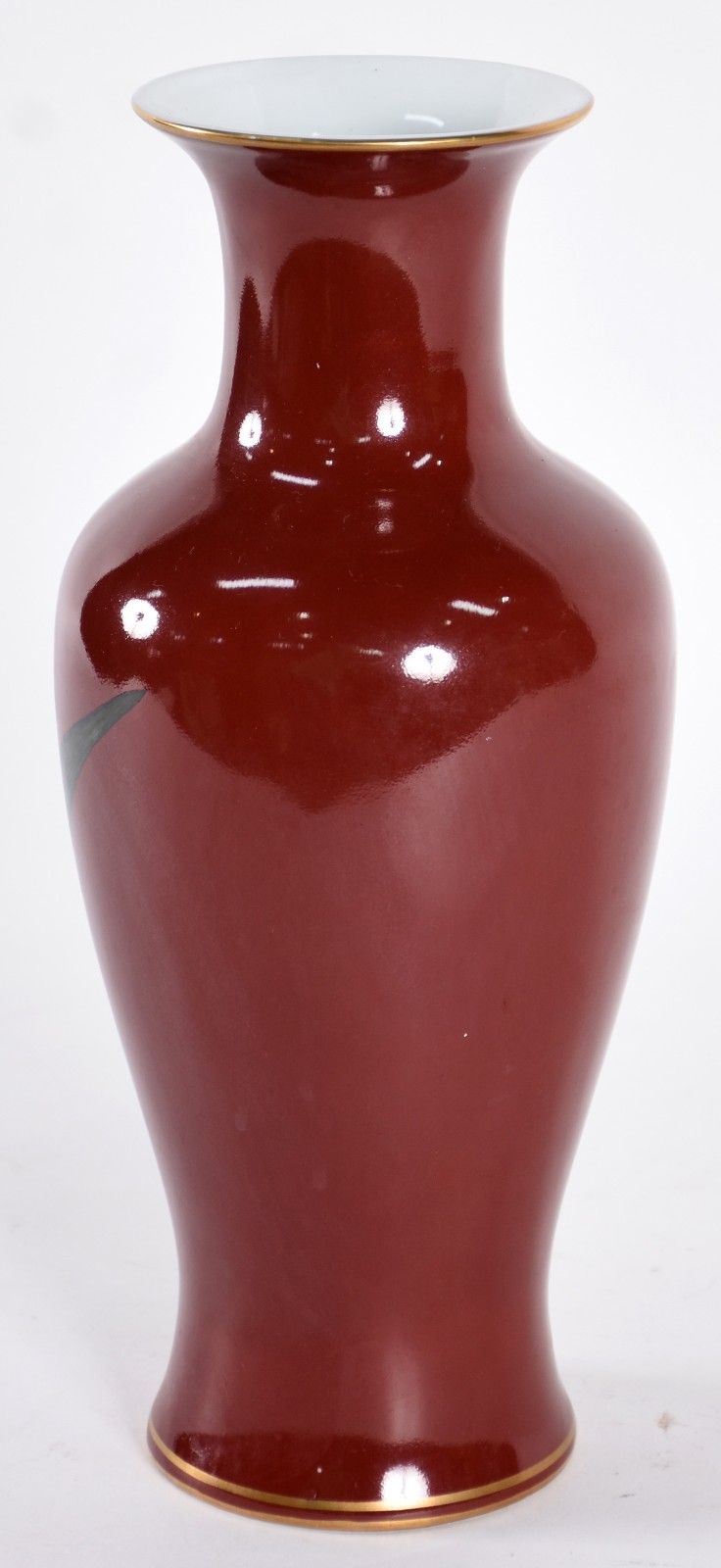 Vaso de porcelana oriental marrom decorado com flor em policromia. - foto 3 de 5