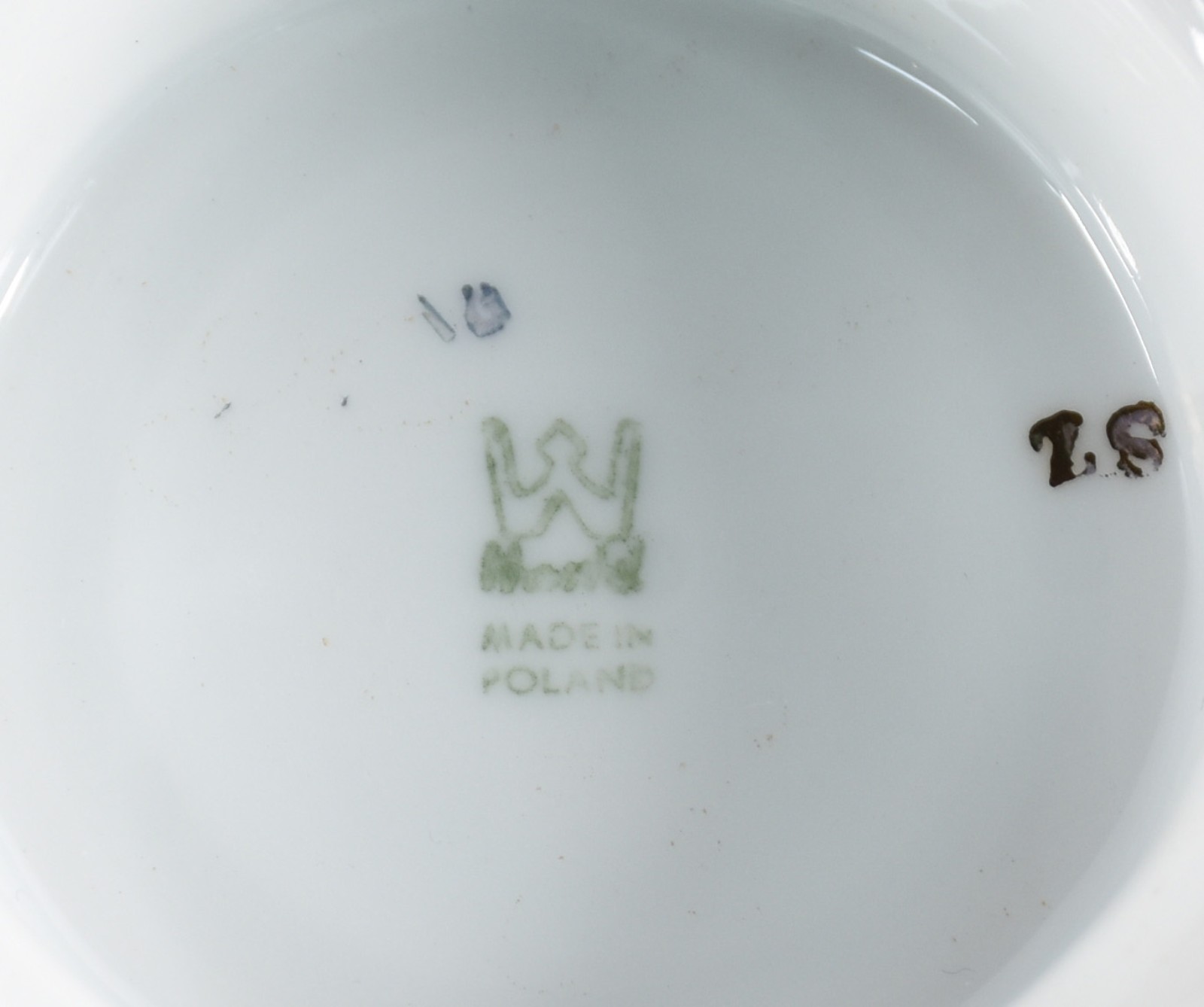 Diversas peças de porcelana, sendo: 4 xícaras com pires e leiteira... - foto 4 de 8