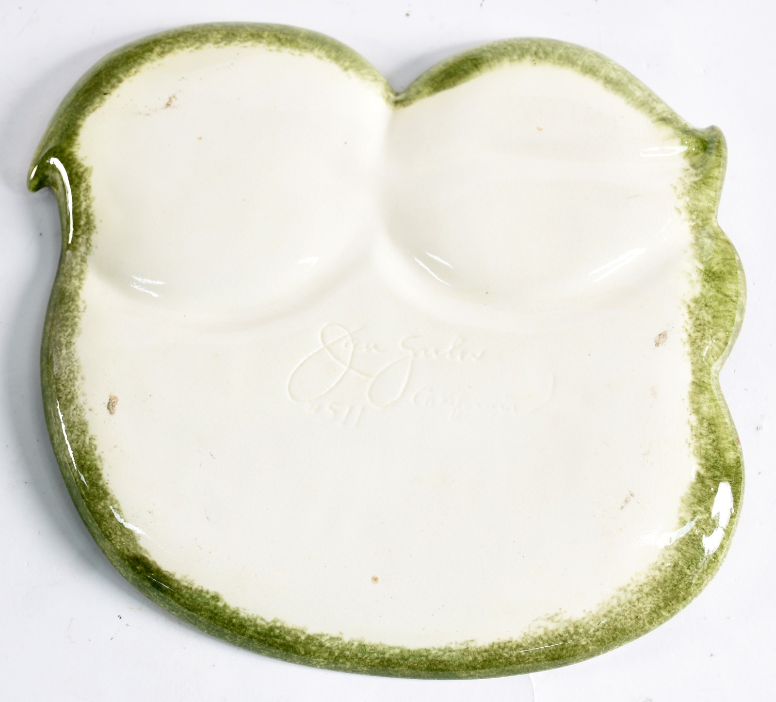 Diversas peças de porcelana, sendo: 4 xícaras com pires e leiteira... - foto 5 de 8