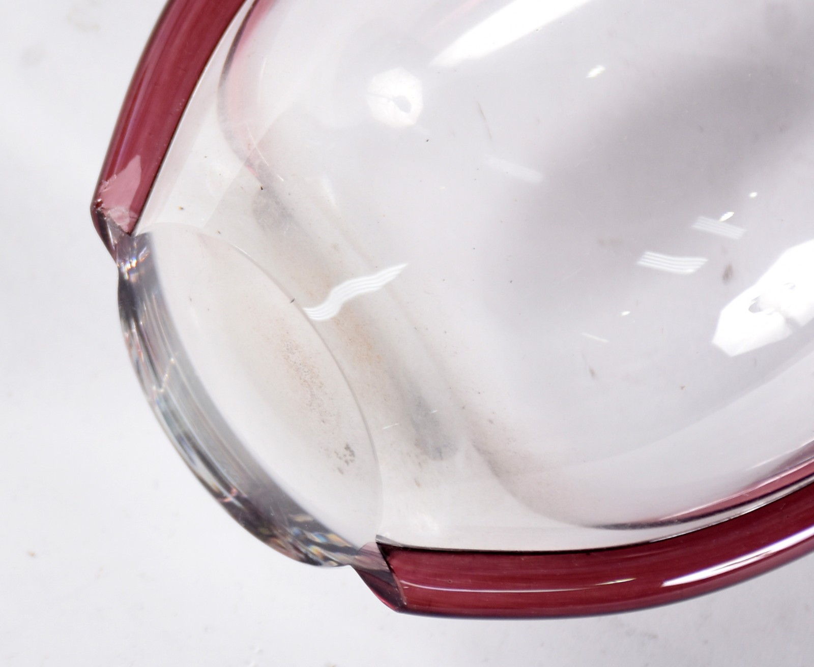 Três peças de vidro decorativo colorido, sendo bowl com linhas e... - foto 4 de 4