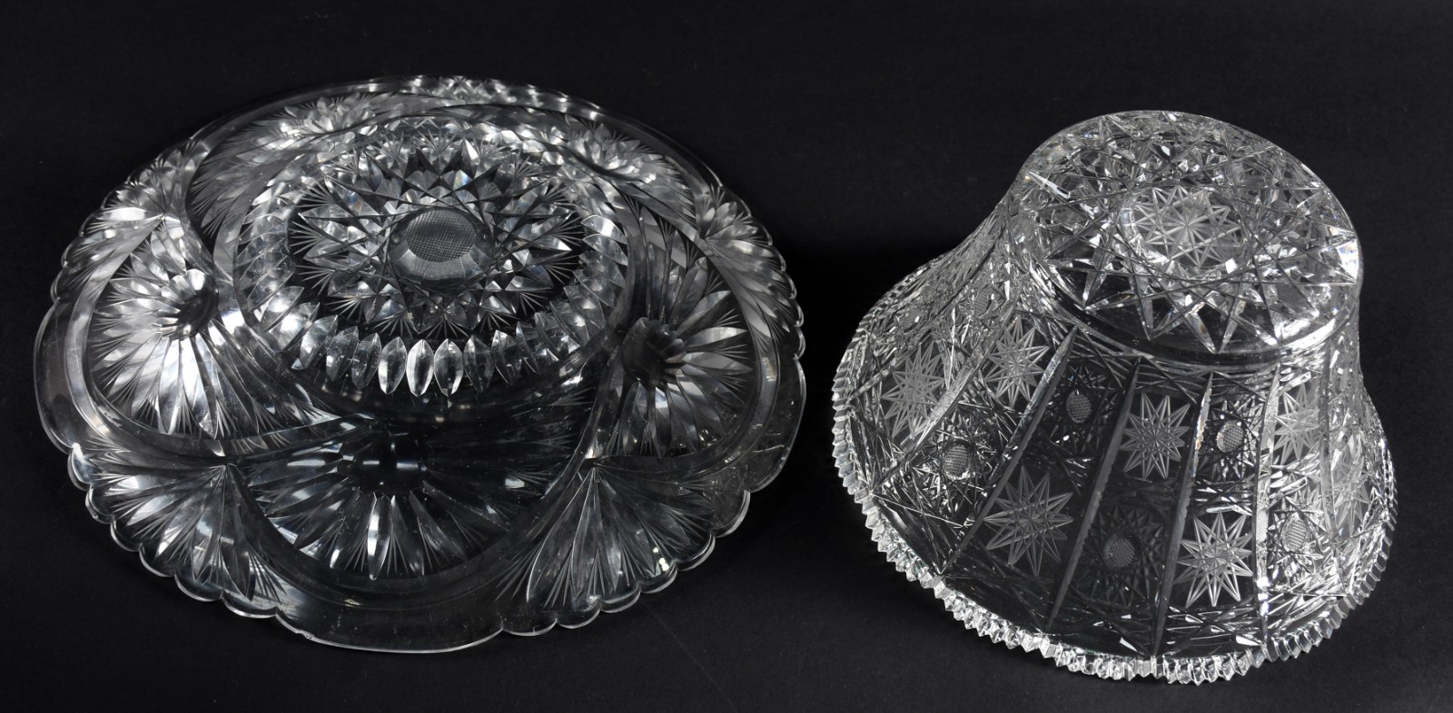Três peças diversas de cristal lapidado, sendo vaso, bowl e prato. - foto 5 de 7