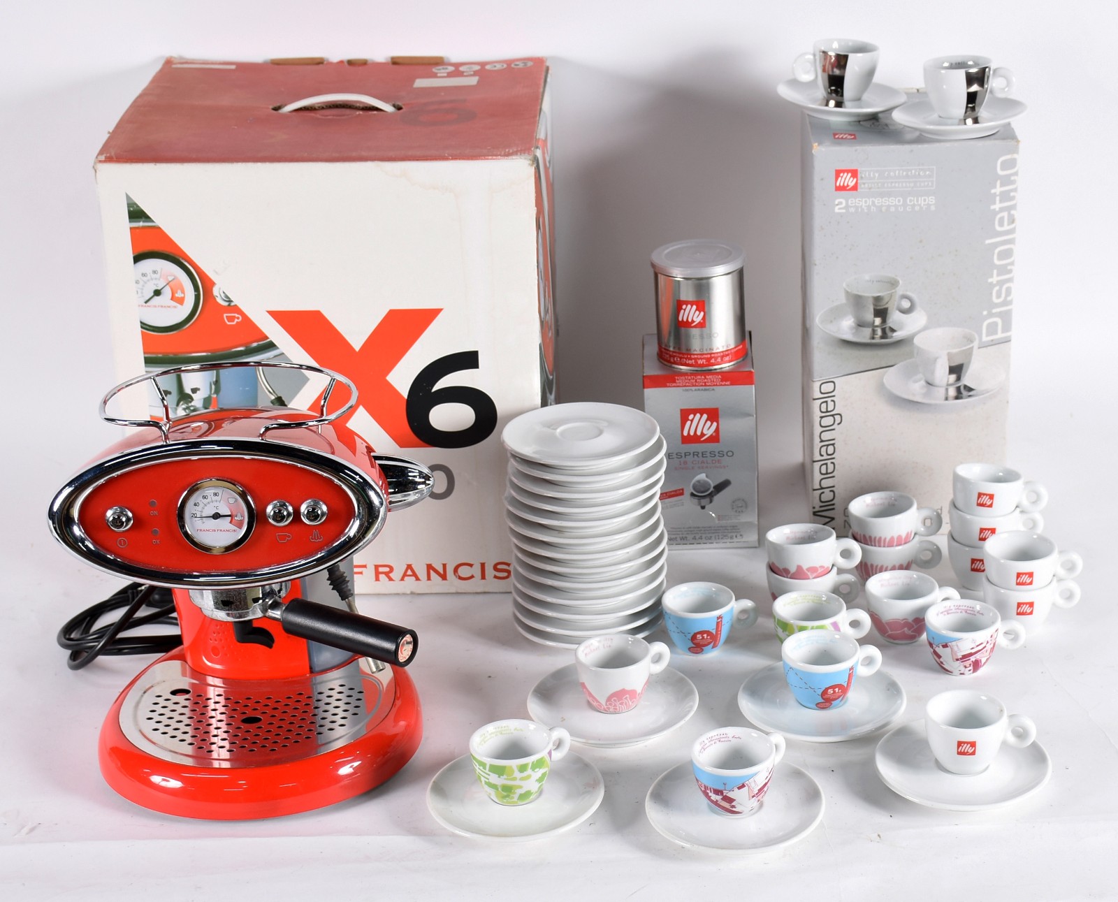 Conjunto italiano ILLY para café, composto de máquina para café... - foto 1 de 8