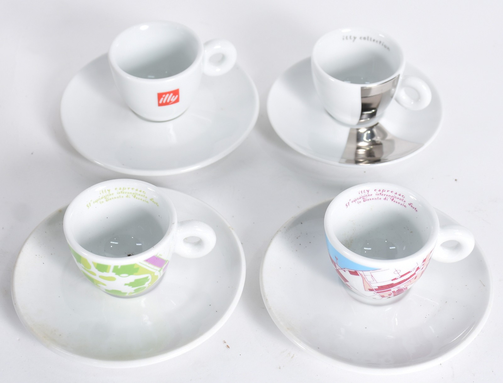 Conjunto italiano ILLY para café, composto de máquina para café... - foto 2 de 8