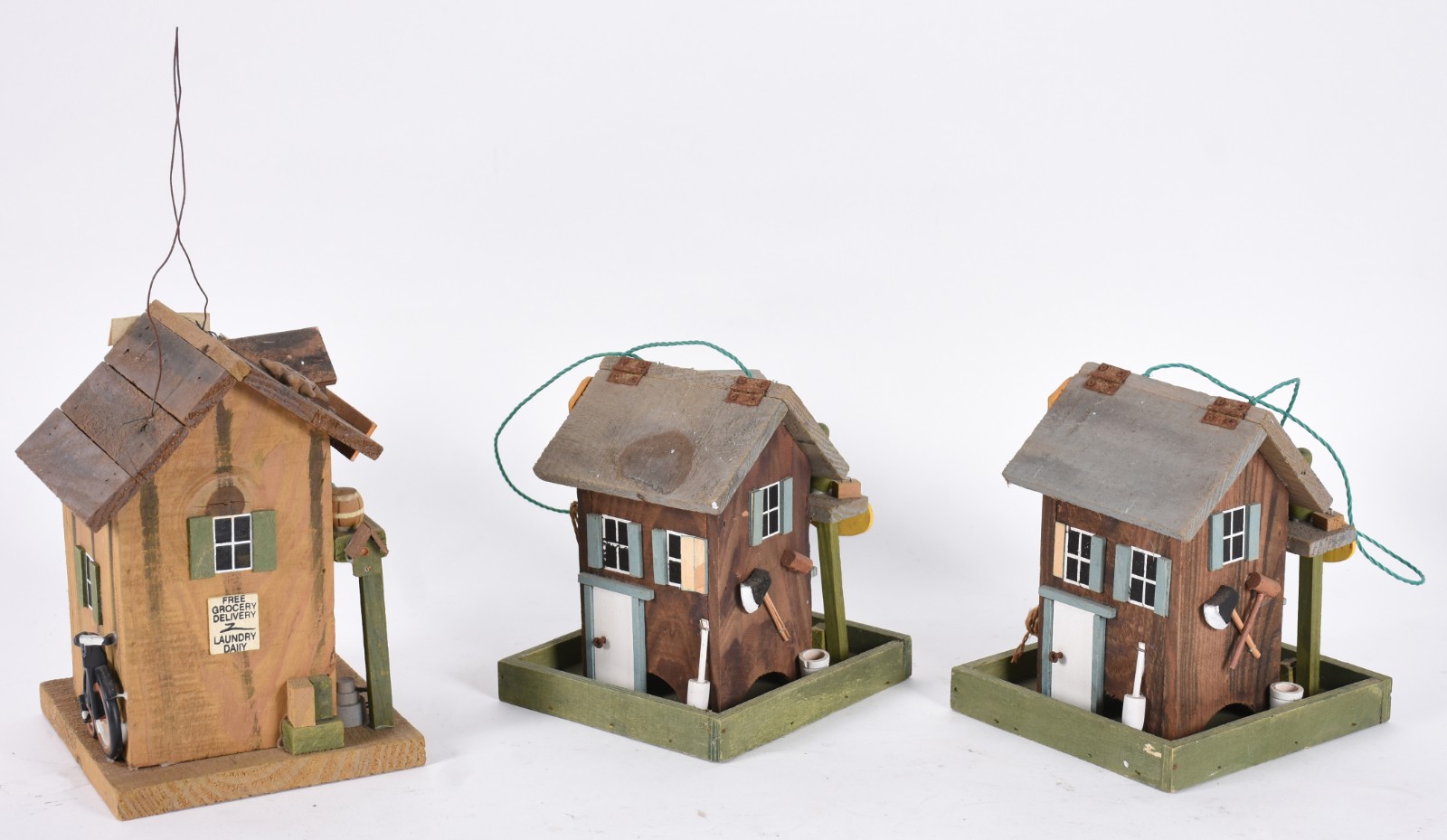 Cinco peças diversas em miniatura, sendo 2 cadeiras de madeira e 3... - foto 8 de 10