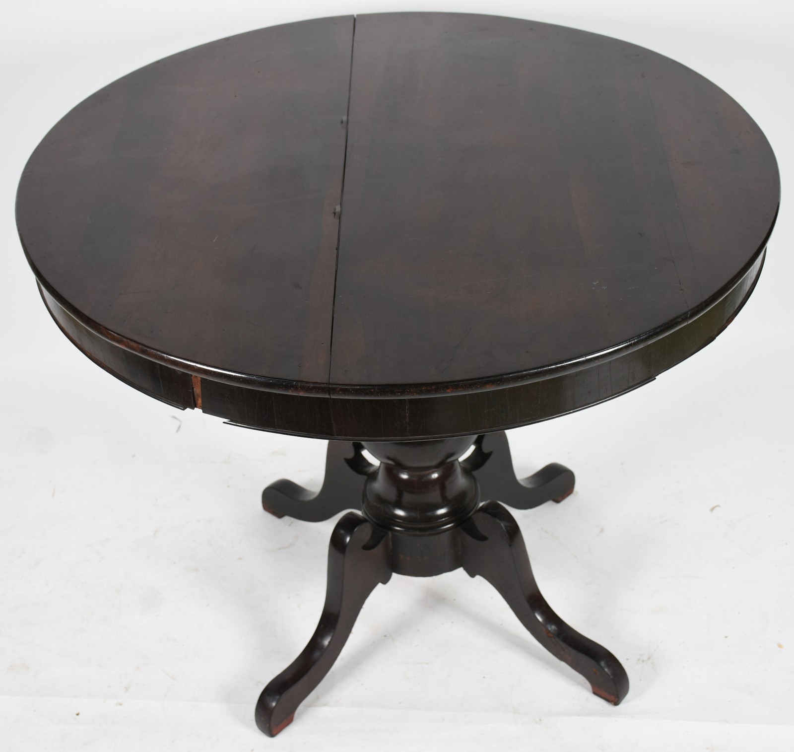 Mesa de jantar de madeira nobre feitio redondo, base em feitio... - foto 3 de 5
