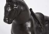Botero (1932), Cavalo - Escultura de bronze com base de mármore representando cavalo, reprodução autorizada, assinada.