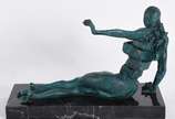 Salvador Dalí (1904-1989), Mulher com gavetas - Escultura em Bronze, surrealismo tridimensional de Salvador Dali, reprodução autorizada, com base de mármore preto.