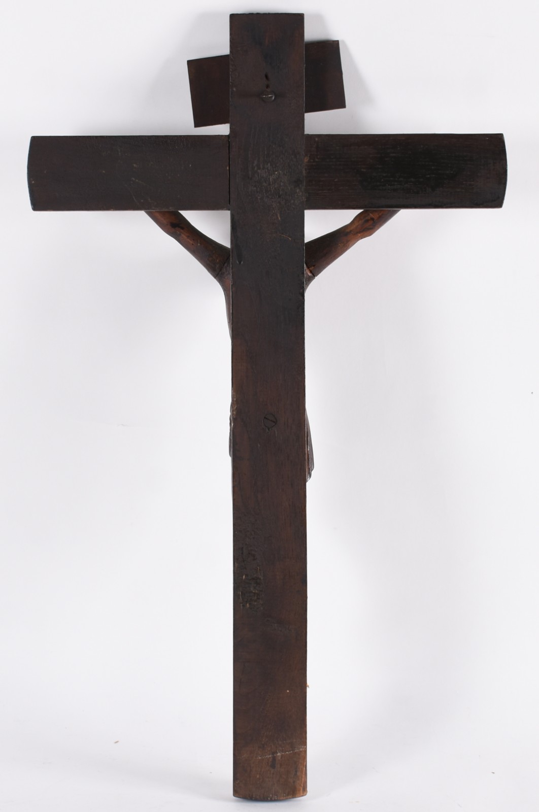 Crucifixo de madeira com figura de Cristo entalhada - foto 3 de 4