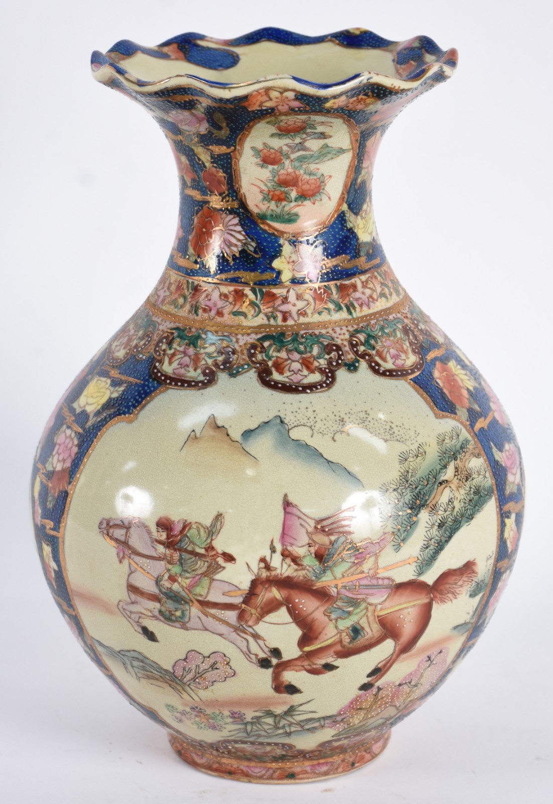 Vaso de porcelana oriental decorada ao gosto Satzuma. - foto 3 de 5