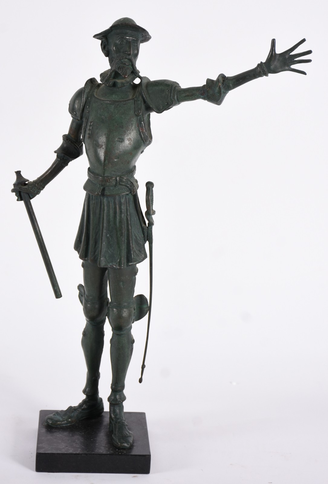 Escultura de metal patinado representando Dom Quixote. - foto 1 de 4