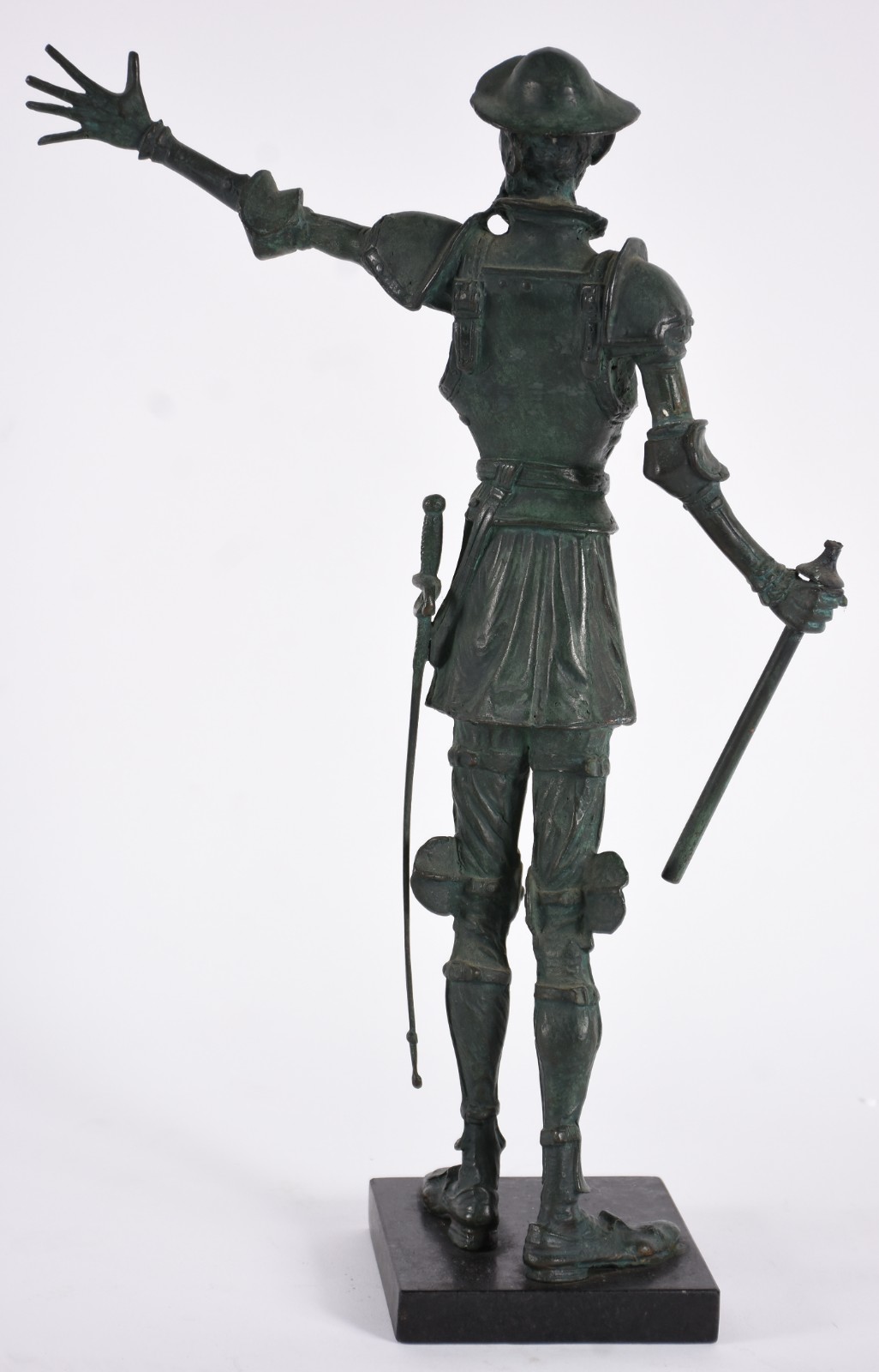 Escultura de metal patinado representando Dom Quixote. - foto 4 de 4