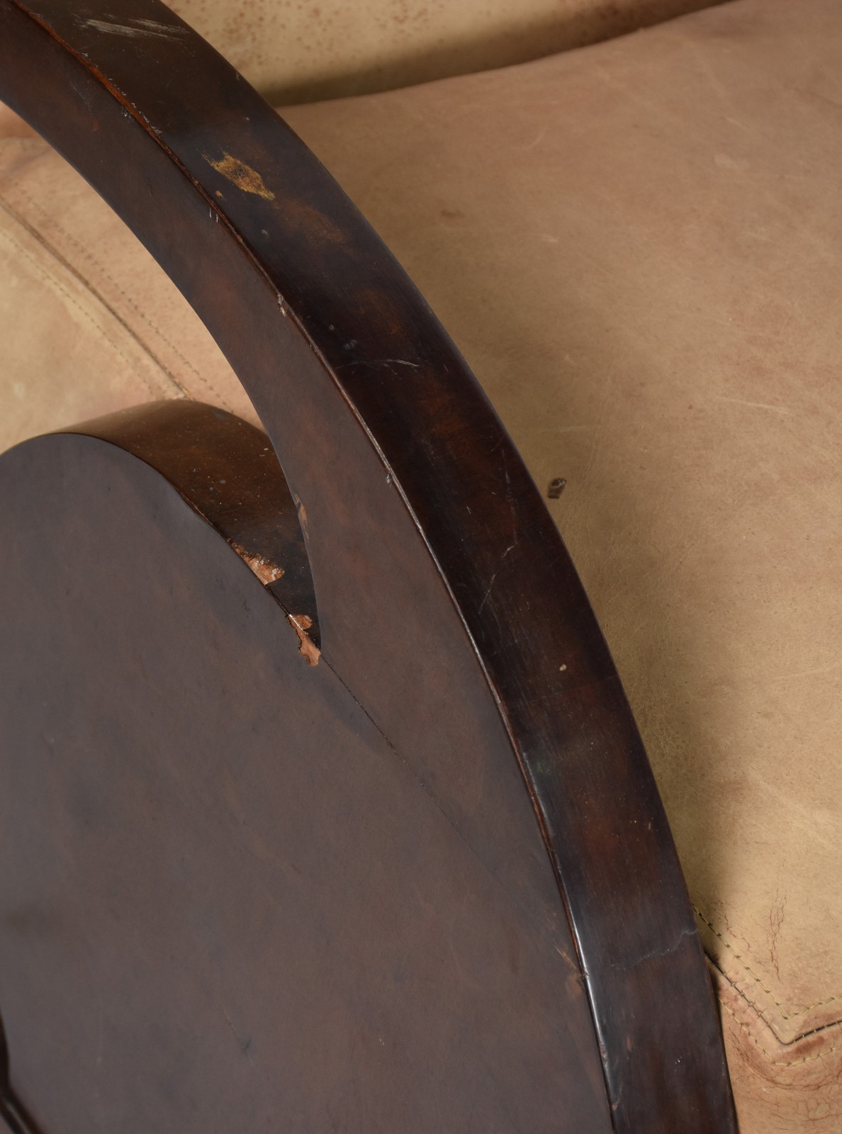 Par de cadeiras ART DECO de madeira nobre estofadas e forradas de... - foto 5 de 6