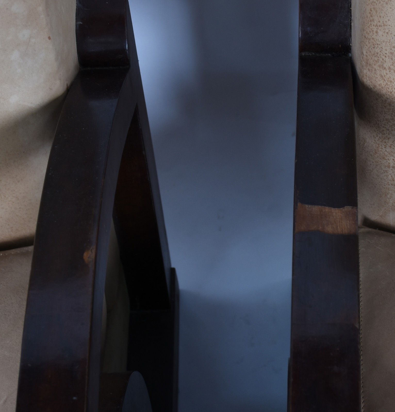 Par de cadeiras ART DECO de madeira nobre estofadas e forradas de... - foto 6 de 6