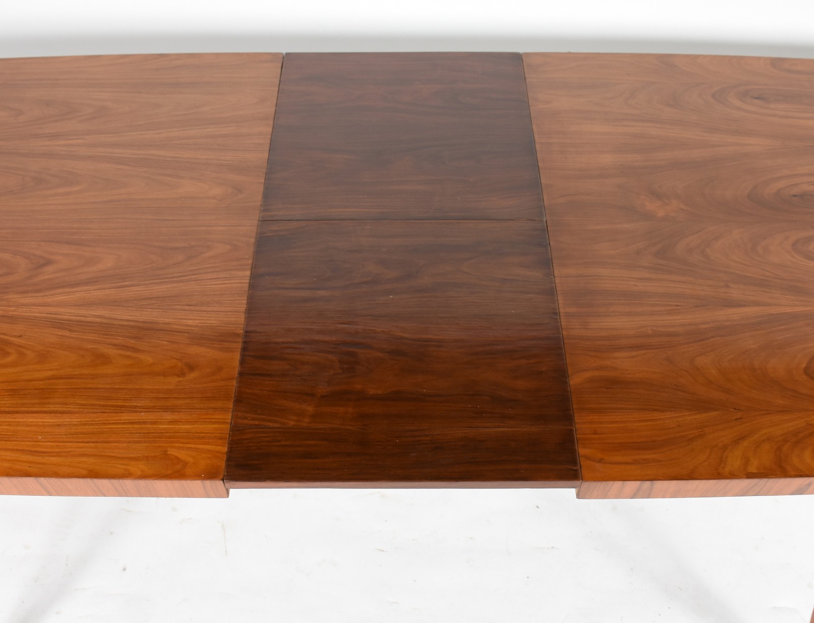 Mesa de jantar de madeira nobre, anos 60, com 6 cadeiras com assentos... - foto 5 de 10