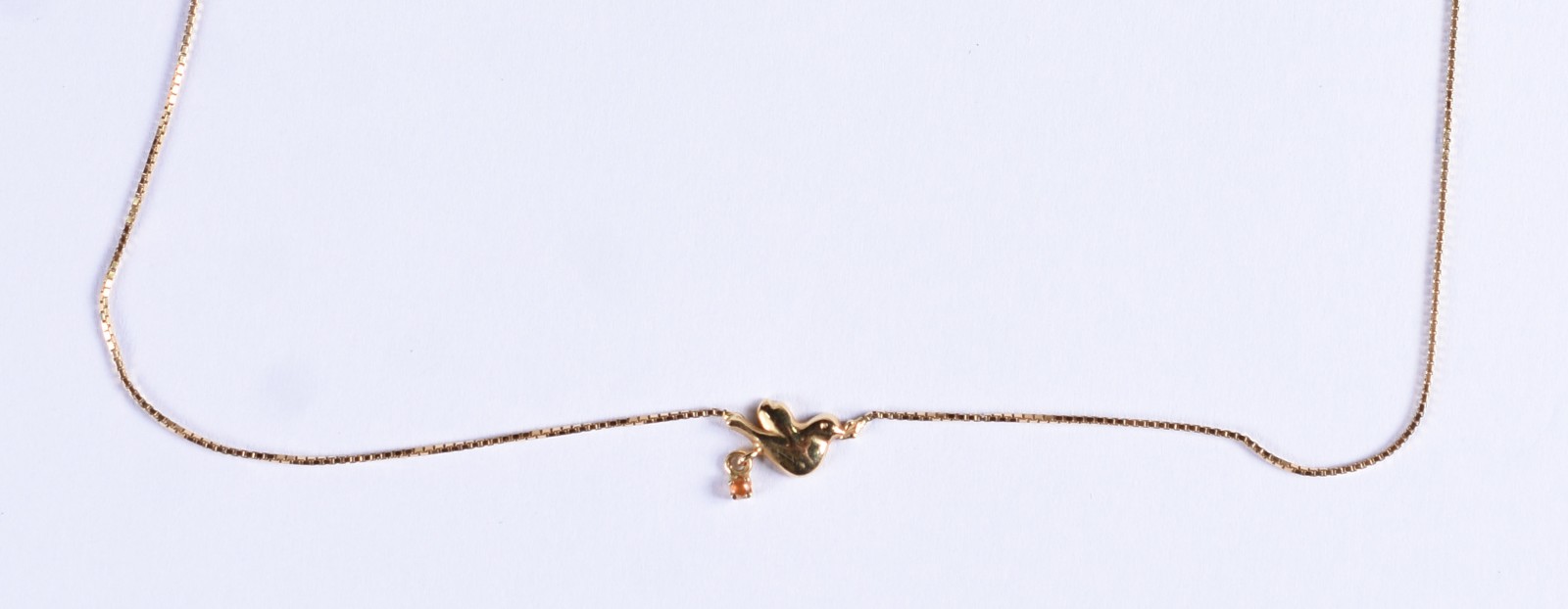 Colar de ouro amarelo com pingente feitio pomba (Por motivos de... - foto 1 de 5