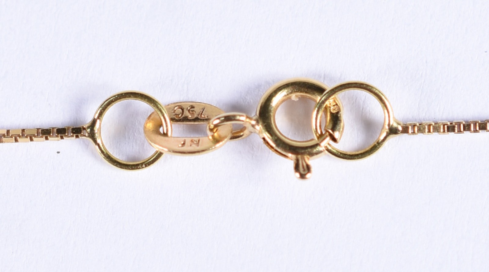 Colar de ouro amarelo com pingente feitio pomba (Por motivos de... - foto 5 de 5