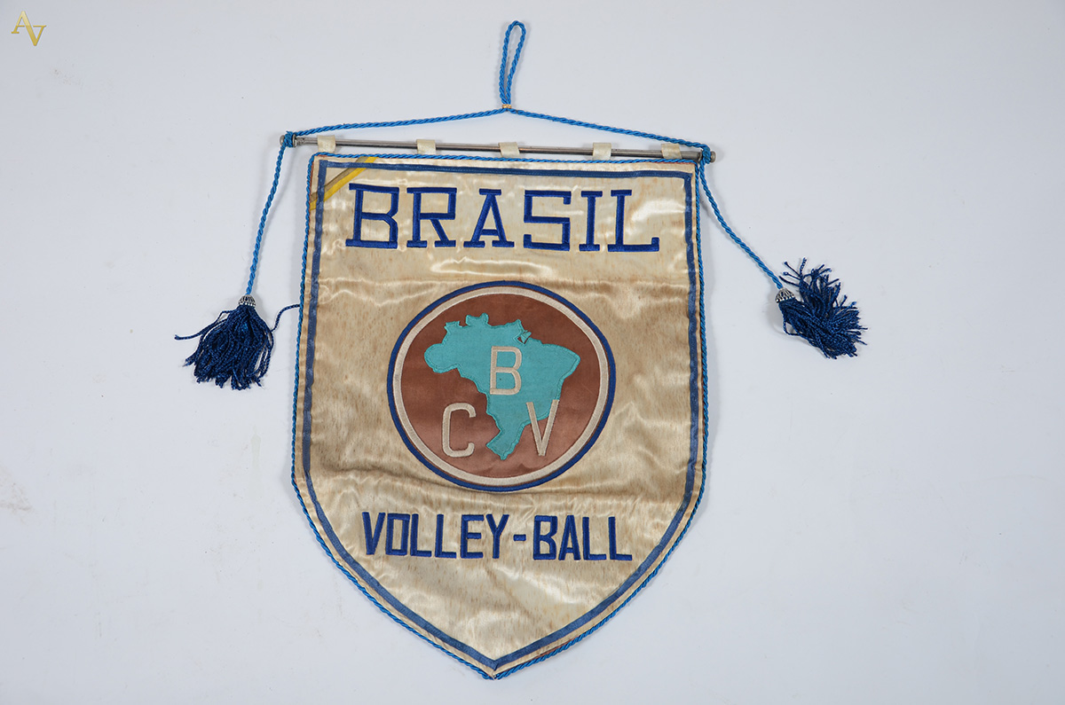 Flâmula da CBV 1976 - Bolívia - com assinaturas de diversos jogadores. - foto 1 de 2