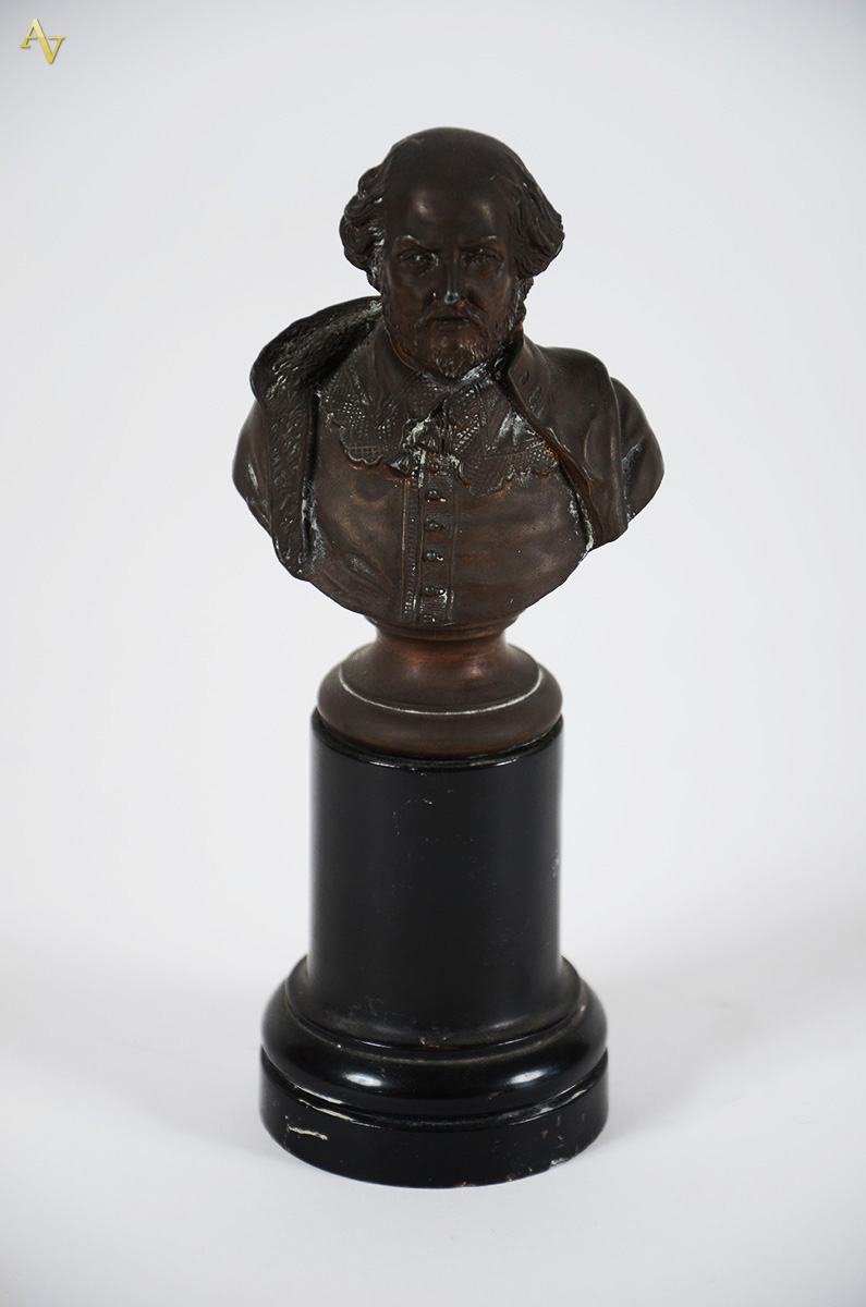 Busto repres.figura masculina, assinado. H.S., altura 20 cm. - foto 1 de 2