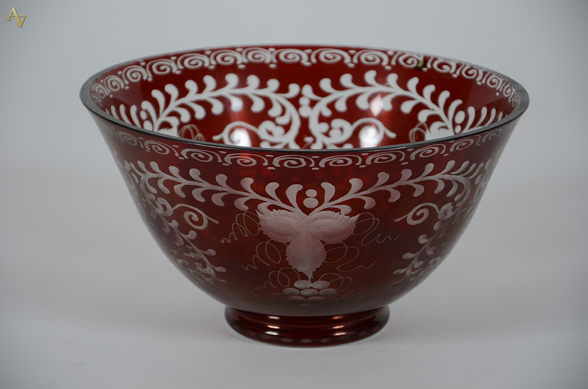 Fruteira de cristal rubi, diâmetro 25 altura 14 cm.