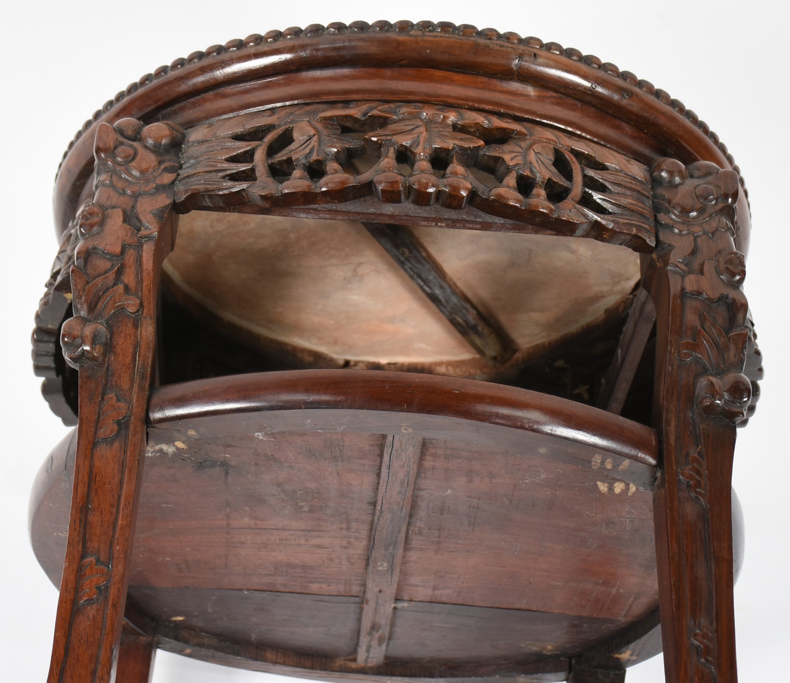 Mesa auxiliar oriental de madeira com tampo de mármore. - foto 5 de 5