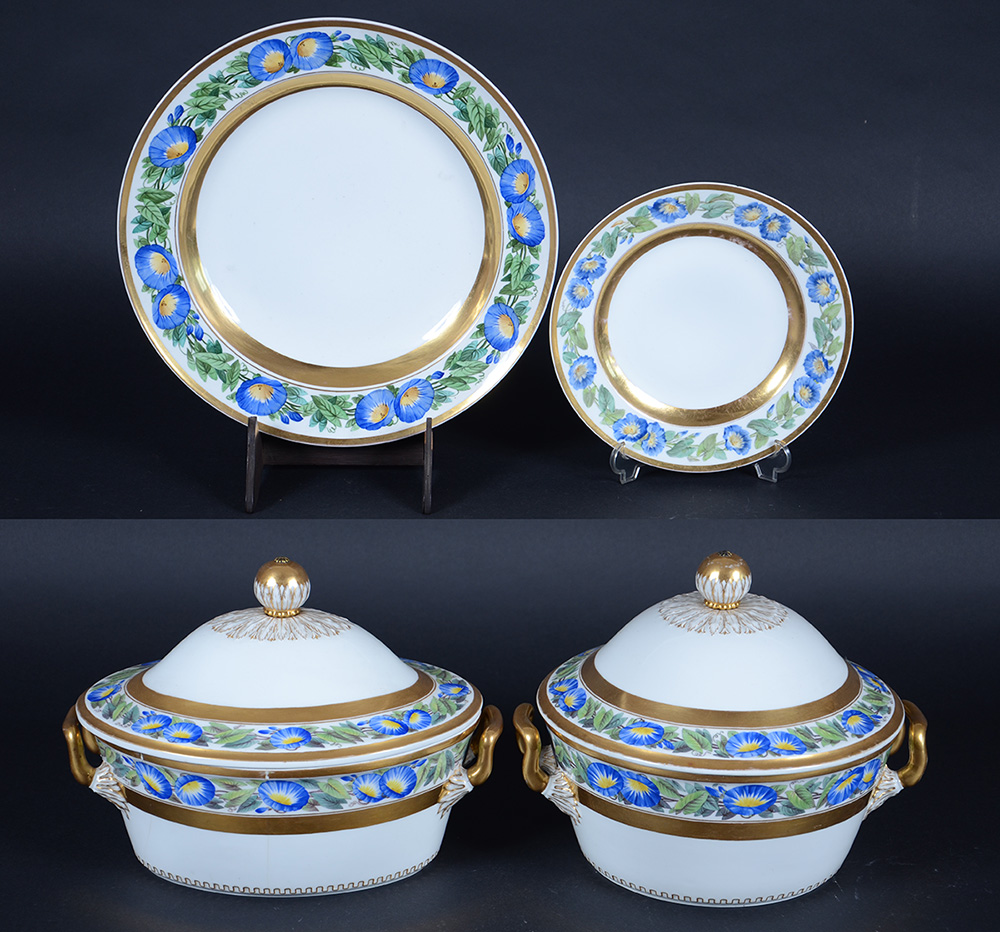 Duas Sopeiras com pratos de porcelana KPM, decoração floral com largo... - foto 1 de 3