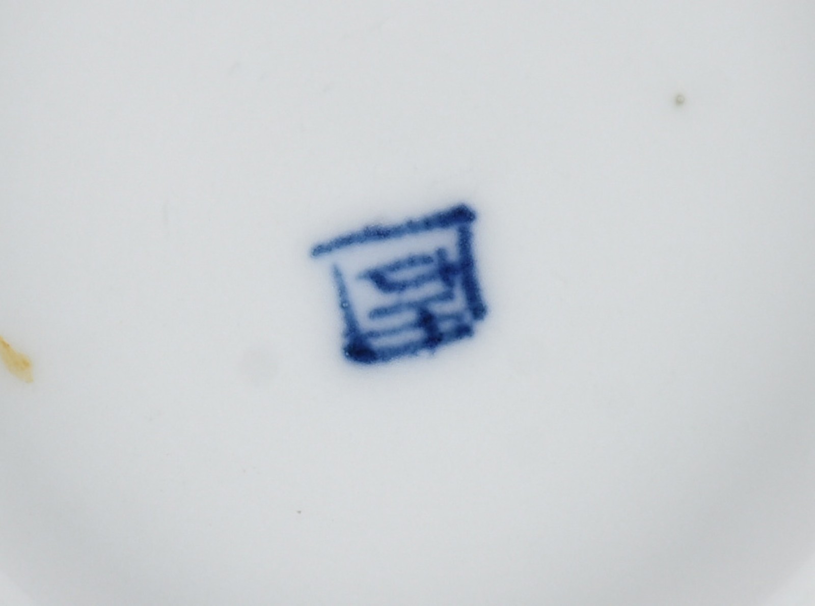Tres pratos diversos de porcelana oriental azul e branca. O par é... - foto 4 de 4