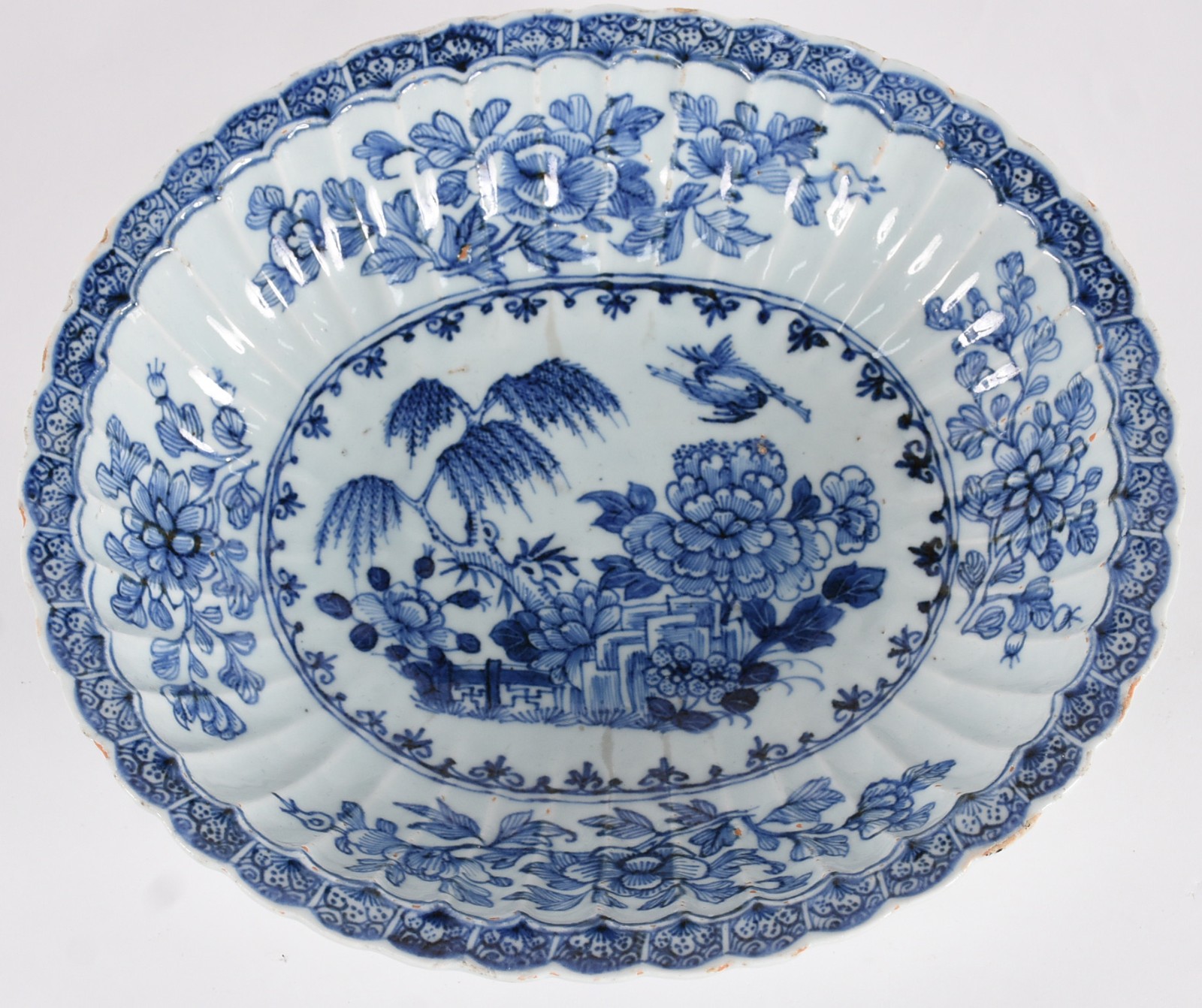 Bowl gomado em porcelana oriental azul e branco (mínimos bicados na... - foto 1 de 3