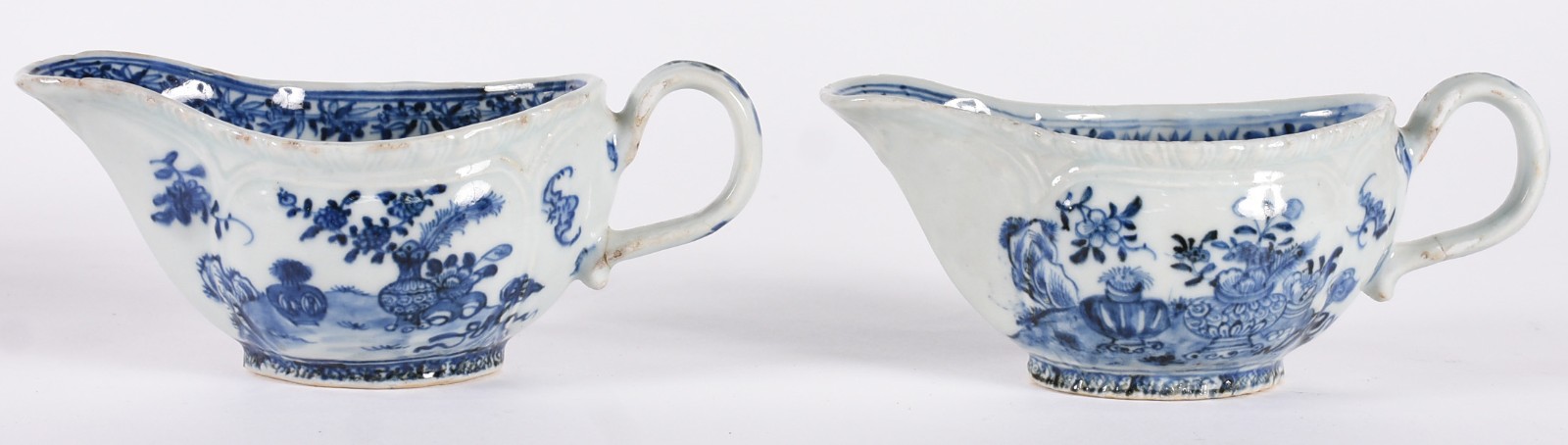Par de molheiras orientais em porcelana azul e branco, Reinado... - foto 2 de 6