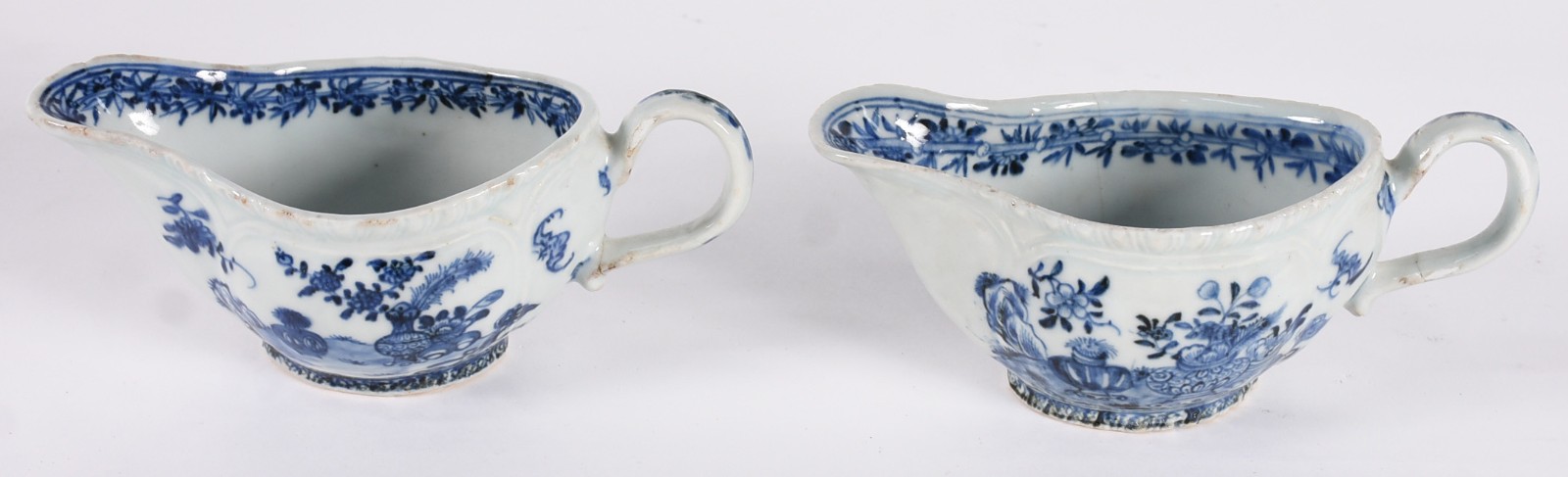 Par de molheiras orientais em porcelana azul e branco, Reinado... - foto 1 de 6