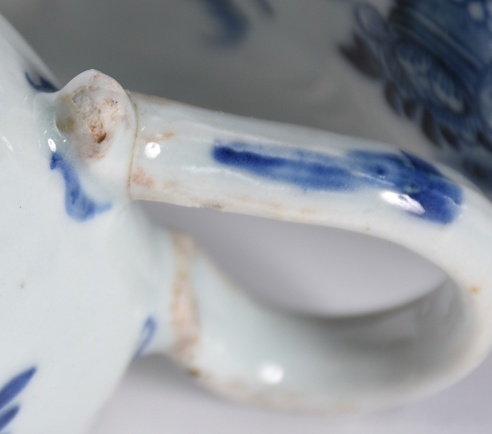 Par de molheiras orientais em porcelana azul e branco, Reinado... - foto 6 de 6