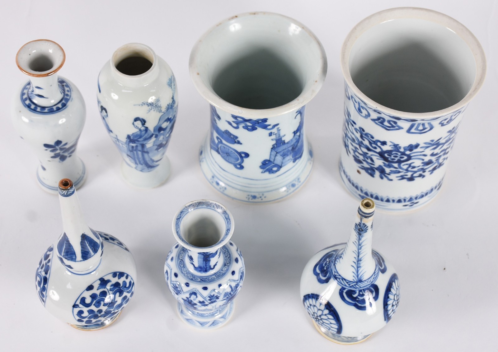 Diversas peças de porcelana oriental azul e branca, sendo dois porta... - foto 2 de 7