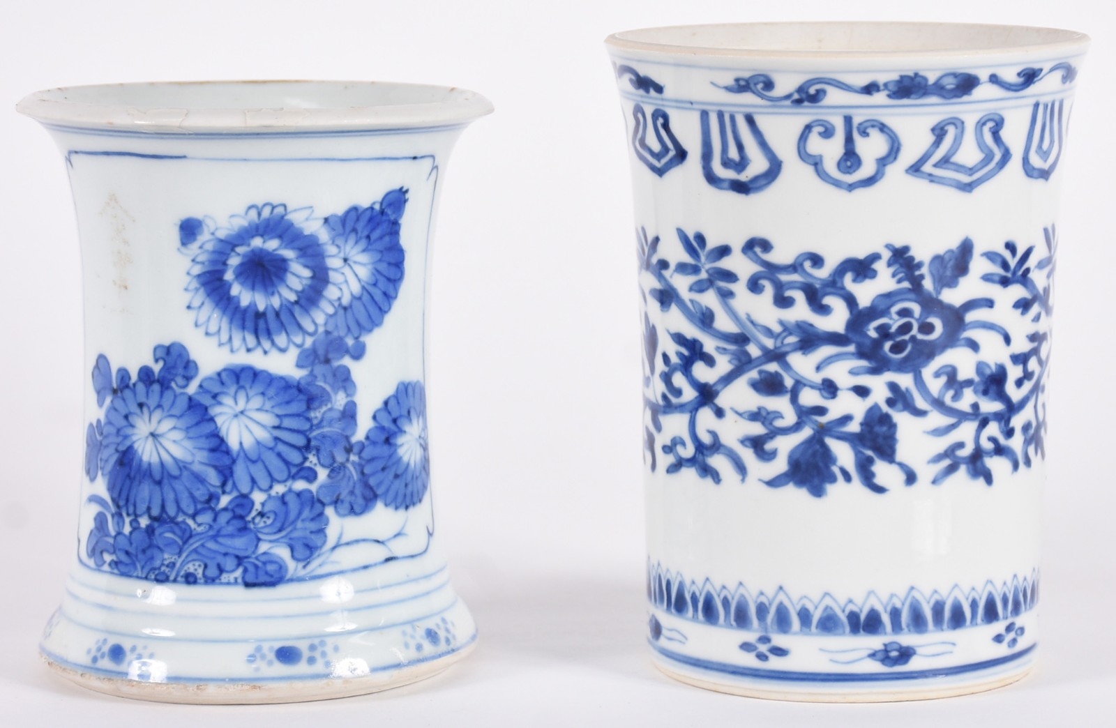 Diversas peças de porcelana oriental azul e branca, sendo dois porta... - foto 4 de 7