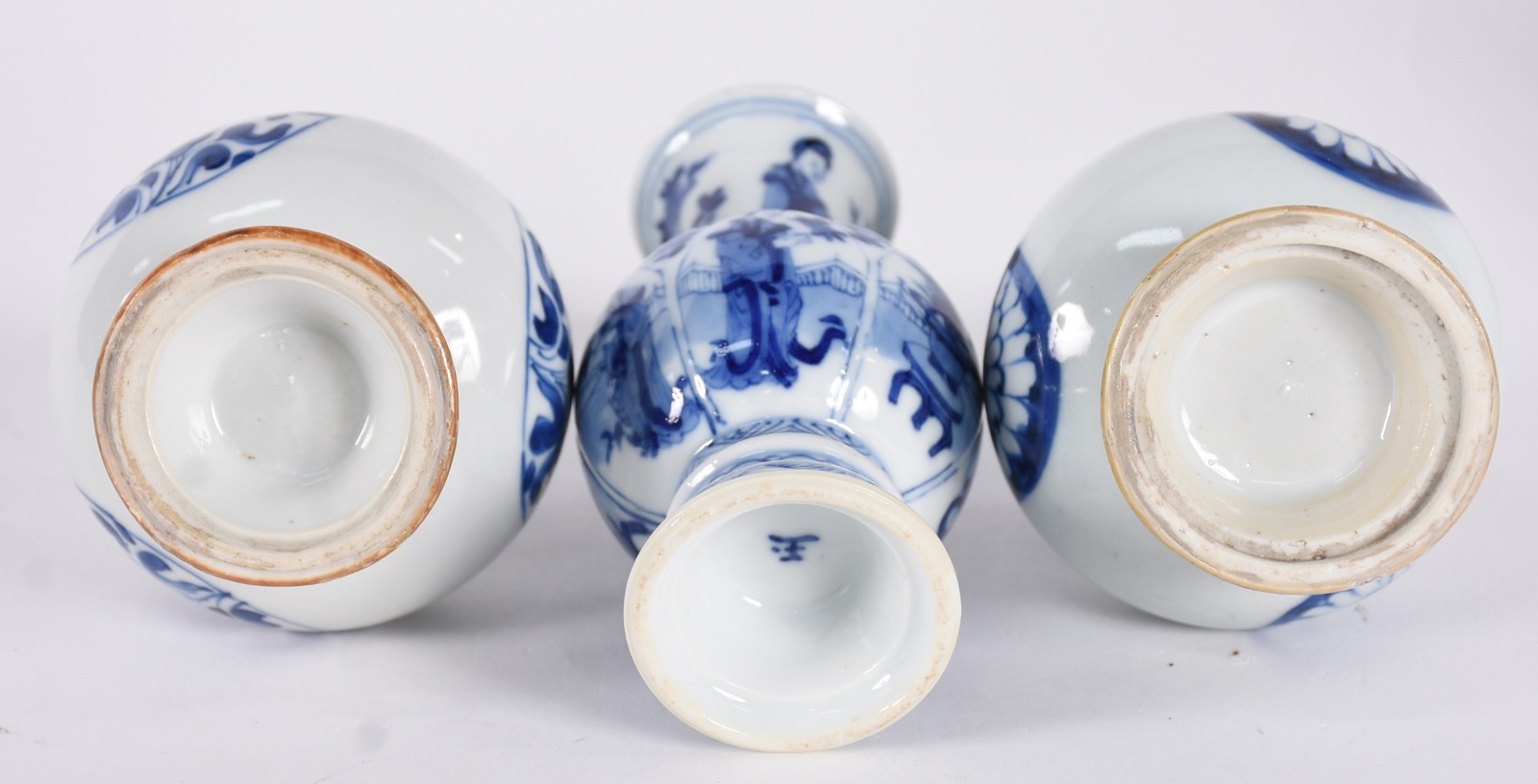 Diversas peças de porcelana oriental azul e branca, sendo dois porta... - foto 7 de 7