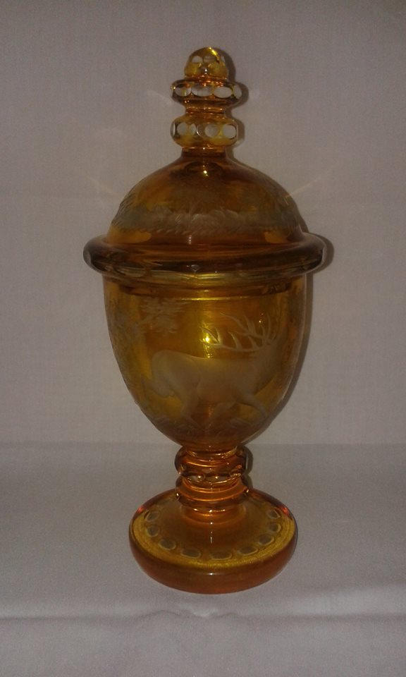 Potiche de cristal da Bohemia doublé amarelo decorado com motivo de... - foto 1 de 3