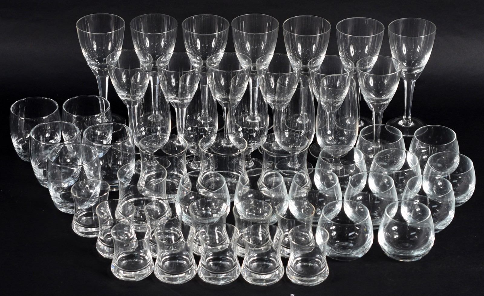 Conjunto de copos de vidro branco composto de: 5 taças para cerveja... - foto 2 de 5
